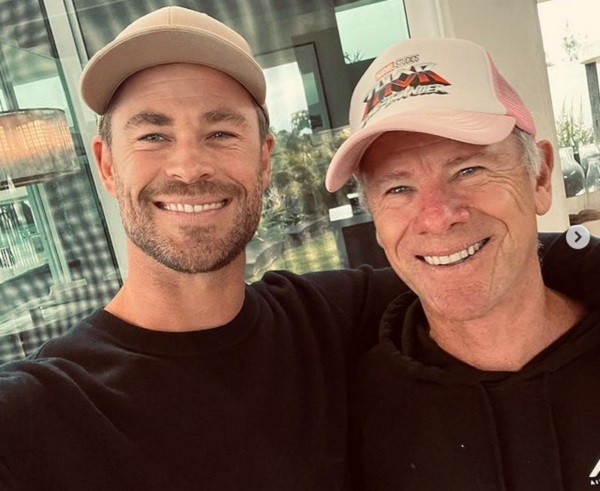 Irmão mais velho de Liam e Chris Hemsworth vai a evento com a