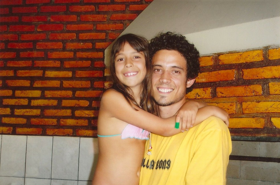 Biólogo Pedro Davison e filha Luiza Davison, em foto de 2006 — Foto: Arquivo pessoal 