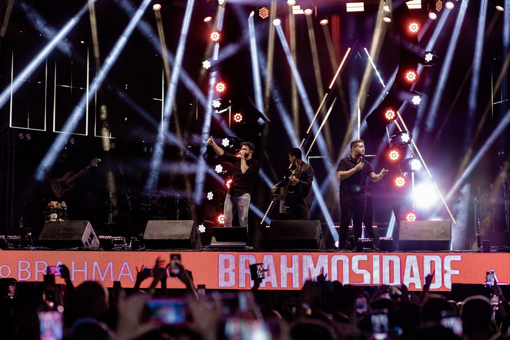 Dupla Henrique & Juliano abre primeira noite do Limeira Rodeo Music — Foto: Paulo Henrique Marques/ g1