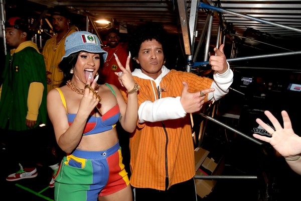 A rapper Cardi B e o cantor Bruno Mars (Foto: Getty Images)