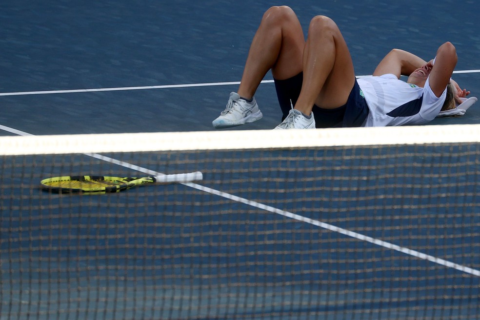 Laura Pigossi desaba após garantir a medalha de bronze — Foto: REUTERS/Yara Nardi