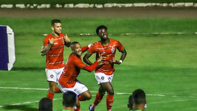 Jefferson fez os dois gols da vitória do Boa Esporte contra o Coimbra pelo Mineiro