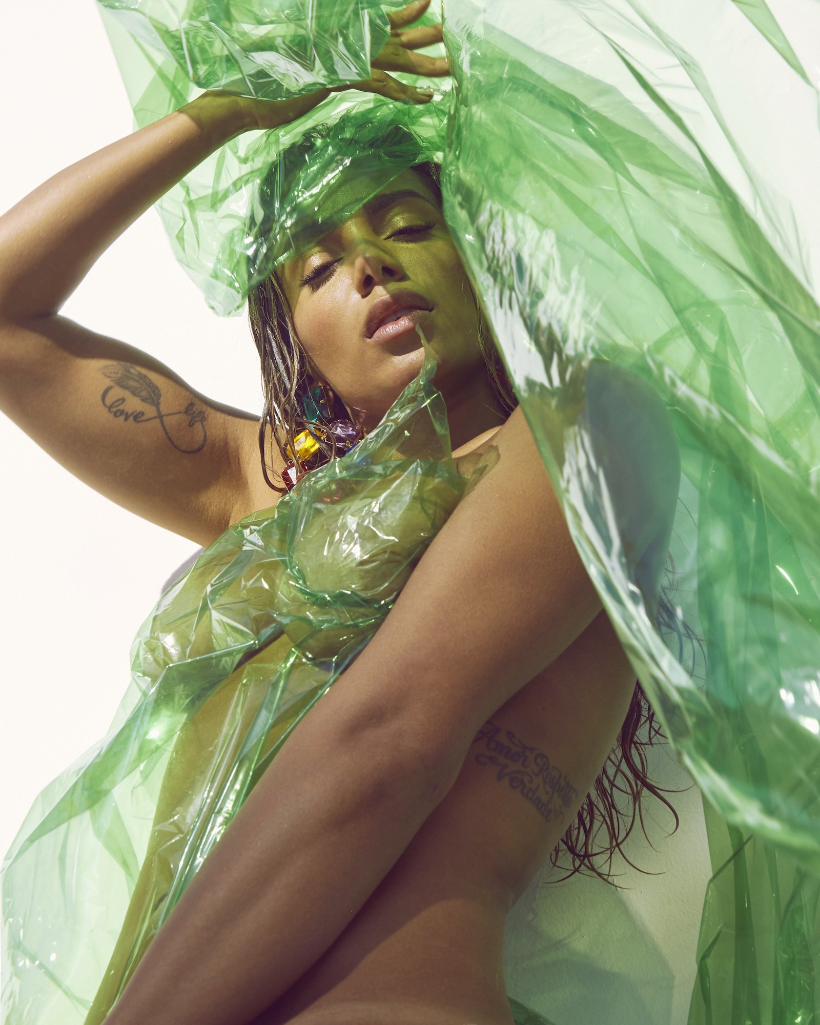 Anitta faz ensaio nu para a V Magazine (Foto: Reprodução/Instagram/V Magazine)