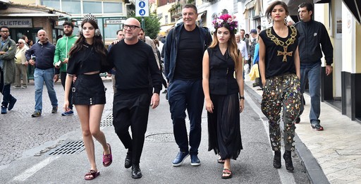 Sonia Ben Ammar, Domenico Dolce, Stefano Gabbana, Thylane Blodeau e Sendaya Coleman (Foto: Divulgação)