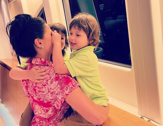 Andressa Suita com os filhos (Foto: Reprodução/Instagram)