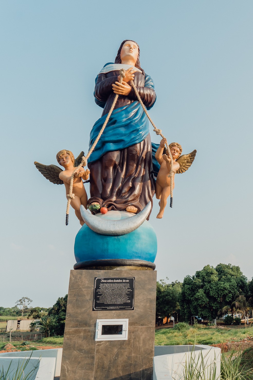 A imagem de Nossa Senhora Desatadora dos Nós foi doada pelo empresário Agesner Monteiro da Silva (Monteiro Formaturas) — Foto: Raul Muniz
