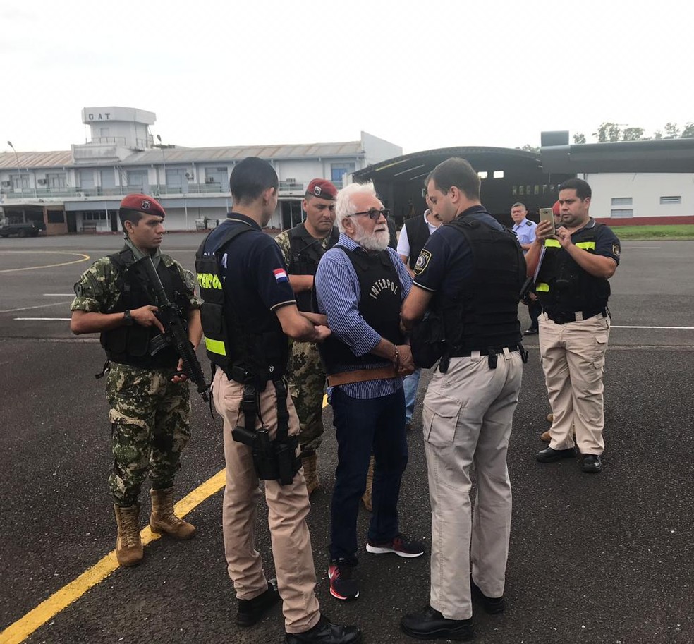Eurico Mariano Ã© entregue Ã  polÃ­cia brasileira  â Foto: DivulgaÃ§Ã£o/PF