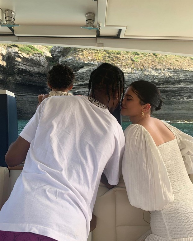 Kylie Jenner, Travis Scott e a filha do casal, Stormi (Foto: Reprodução / Instagram)