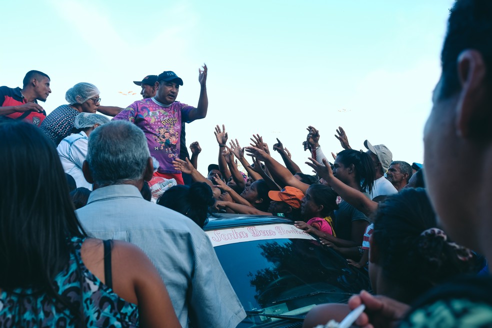 Na praça Simón Bolívar, em Boa Vista, que recebe um número crescente de imigrantes recém-chegados ao Brasil, venezuelanos dependem de doações para se alimentar (Foto: Inaê Brandão/G1 RR/Arquivo)