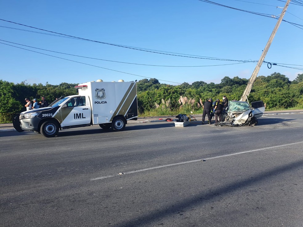 Uma mulher morreu e outras duas pessoas ficaram feridas, em acidente com carro na rodovia João Leopoldo Jacomel — Foto: Amanda Menezes/RPC