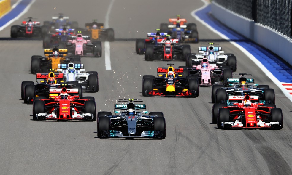 Largada do GP da Rússia de 2017: Valtteri Bottas partiu em terceiro, mas venceu a prova — Foto: Getty Images