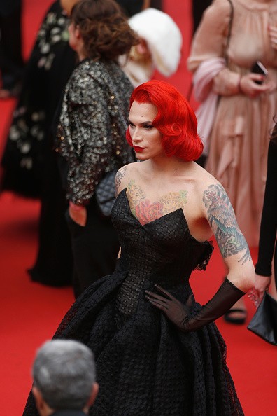 Miss Fame rouba a cena no tapete vermelho do Festival de Cannes (Foto: Getty Images)