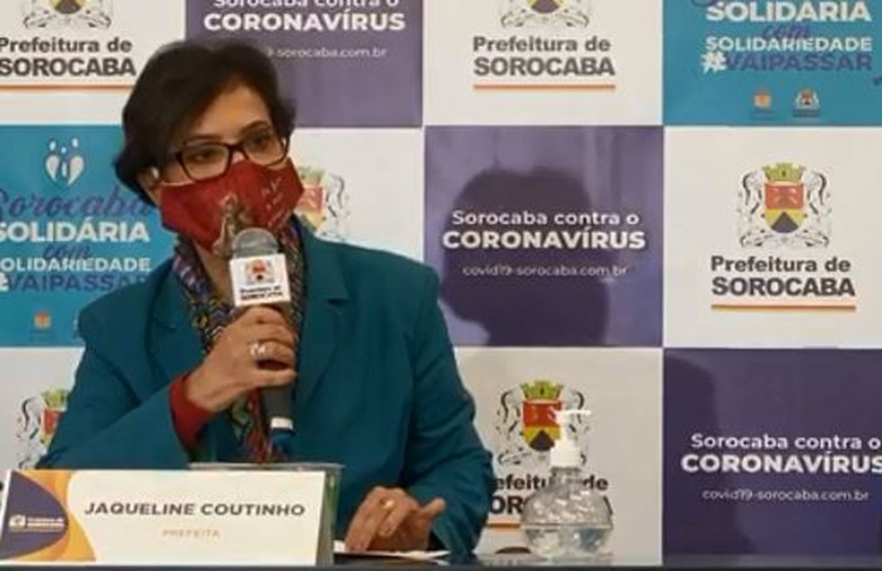 Prefeita de Sorocaba, Jaqueline Coutinho, em entrevista coletiva sobre flexibiliza&ccedil;&atilde;o &mdash; Foto: Reprodu&ccedil;&atilde;o/Facebook