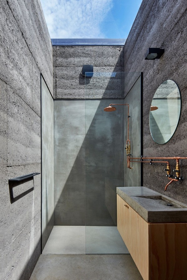 Banheiro cinza: 10 projetos que fogem do óbvio (Foto: Peter Clarke / DIVULGAÇÃO)