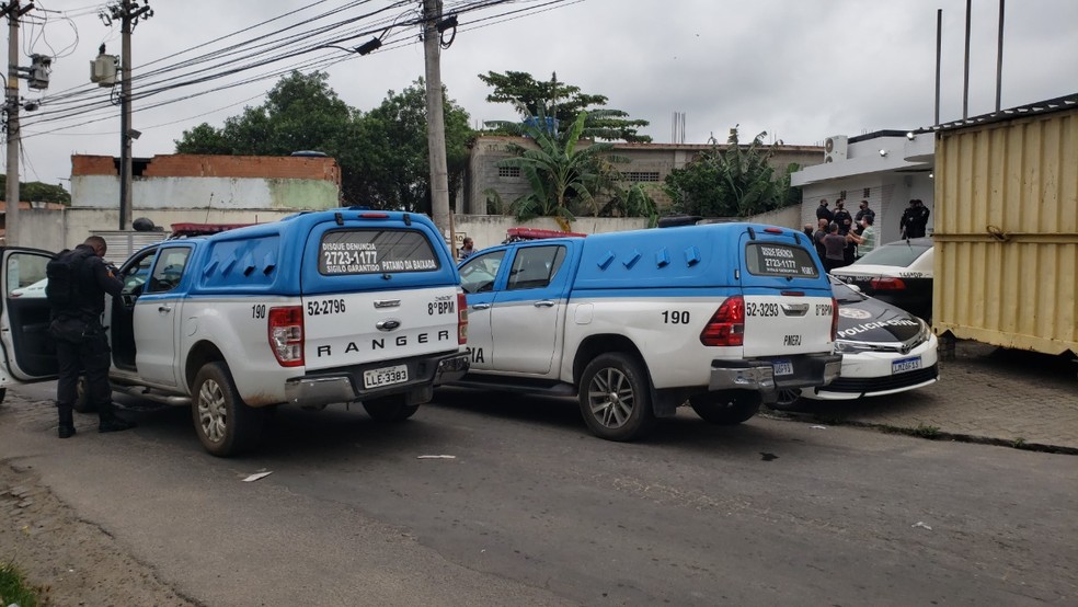 Operação contra o tráfico de drogas prende 36 pessoas em Campos, no RJ — Foto: Hugo Soares/Inter TV RJ