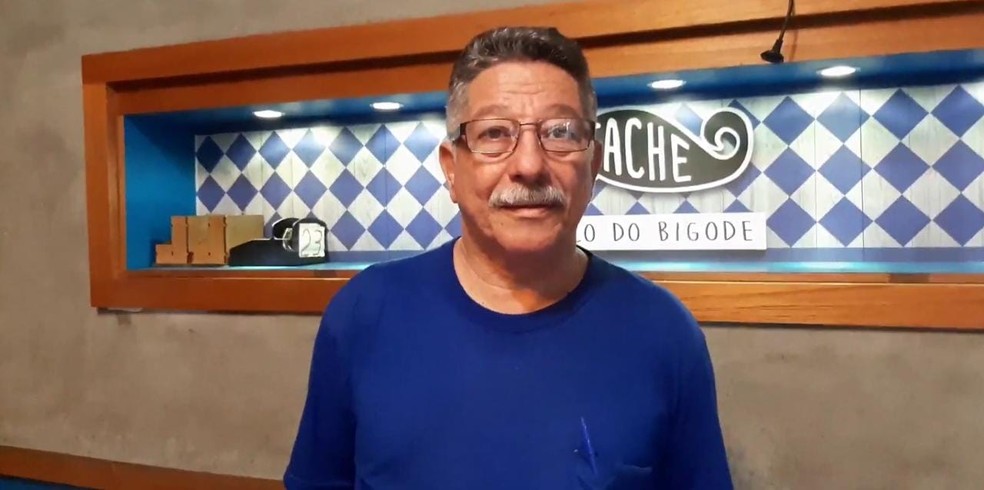 Irenildo Queiroz, o Bigode, dono de bar em Botafogo, no Rio de Janeiro — Foto: Daniel Silveira/G1