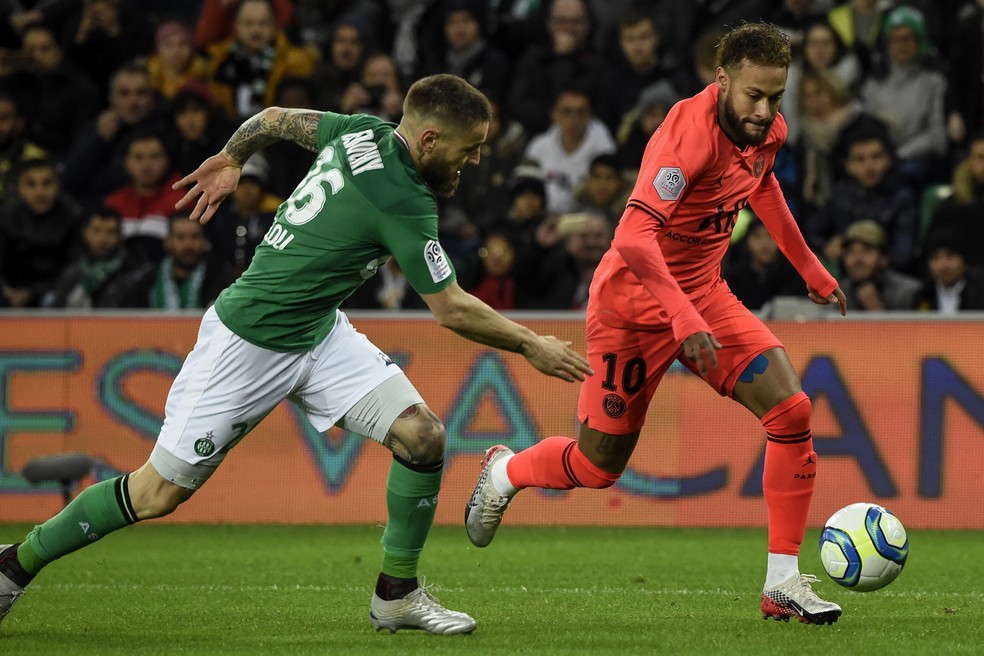 Neymar joga bem e recebe elogio de Leonardo — Foto: Jean-Philippe Ksiazek/AFP