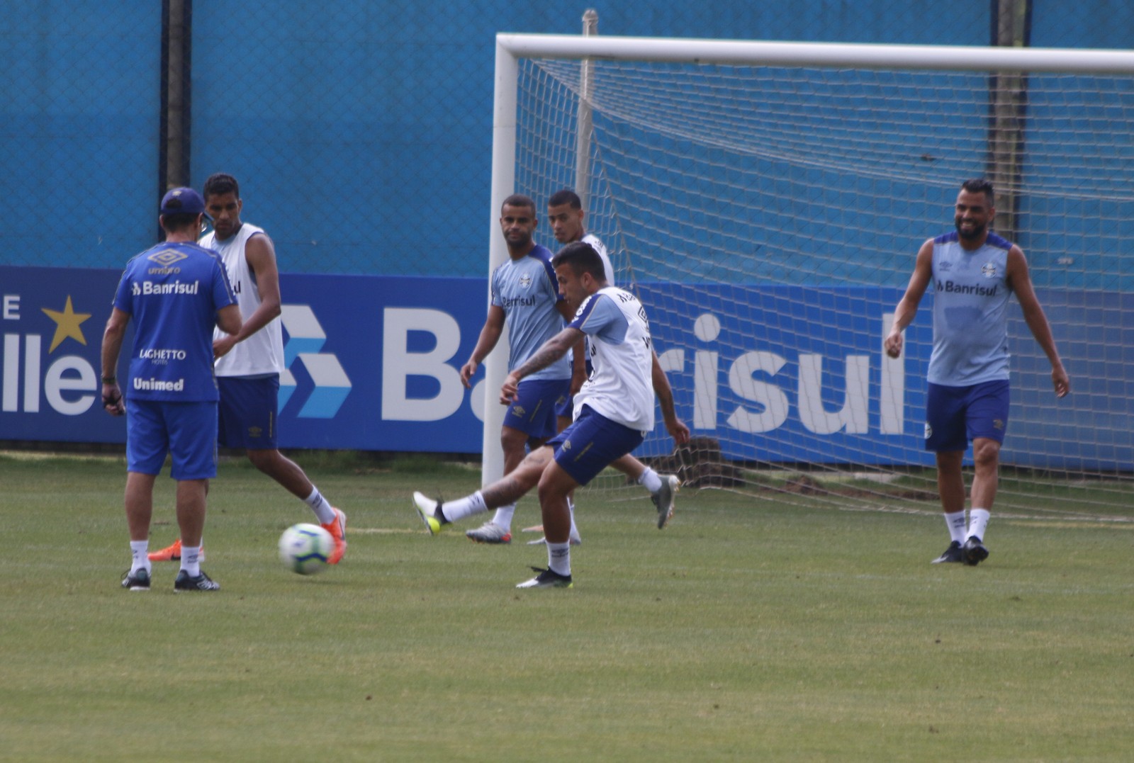 Grêmio finaliza preparação e contará com desfalque contra o Cruzeiro