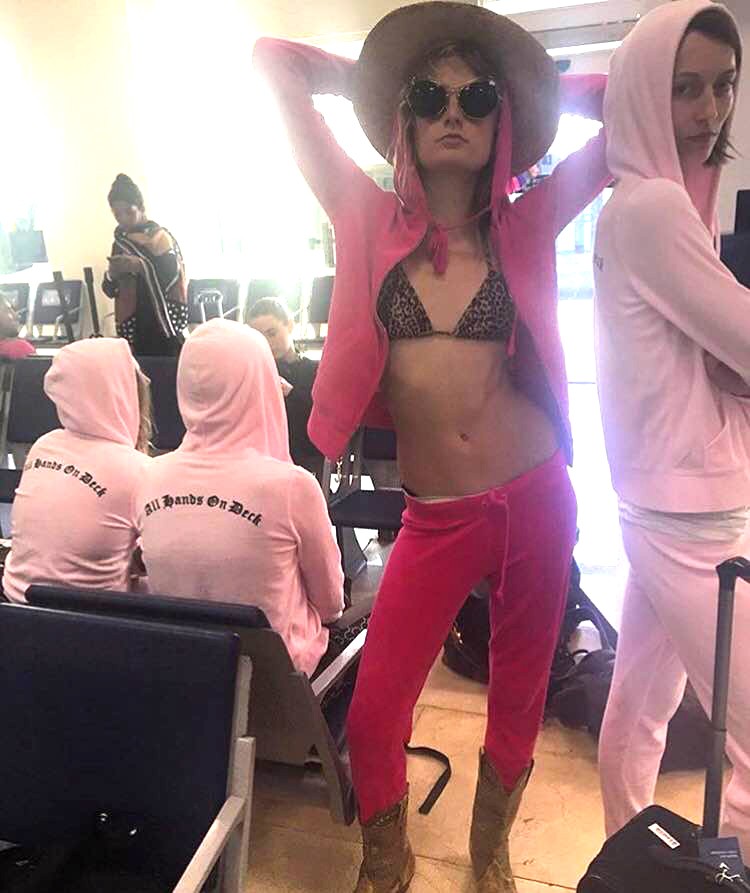 A top Hanne Gabby e suas amigas usam tracksuits customizados da Juicy Couture (Foto: Instagram/Reprodução)