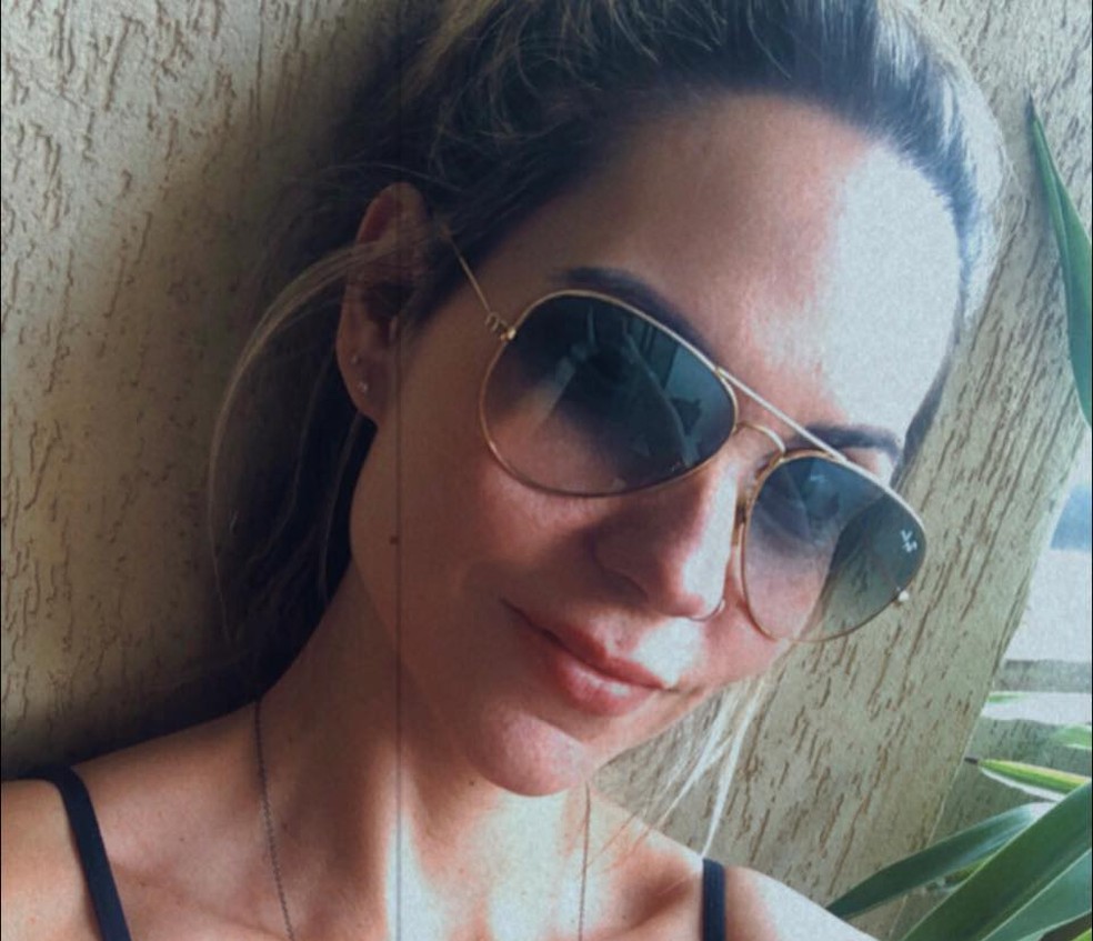 Emanueli Pessan, de 36 anos, morreu após o carro onde ela estava cair em córrego de São Carlos — Foto: Reprodução Facebook