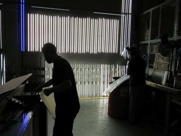 Fábrica de lâmpadas de LED da O2led, em São Paulo (Foto: Darlan Alvarenga/G1)