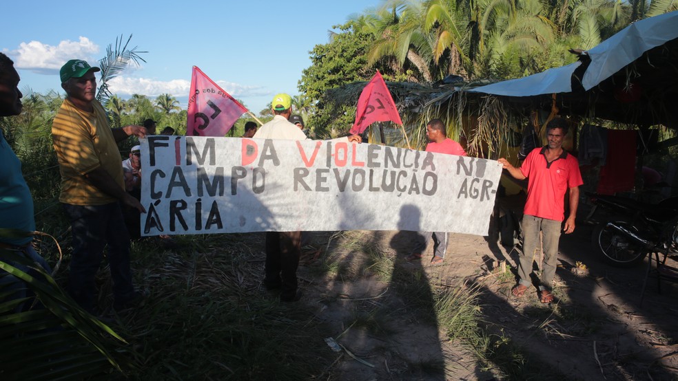 Após chacina, sobreviventes, trabalhadores rurais e parentes das vítimas realizaram um ato em protesto contra a violência no campo (Foto: Mario Campagnani)