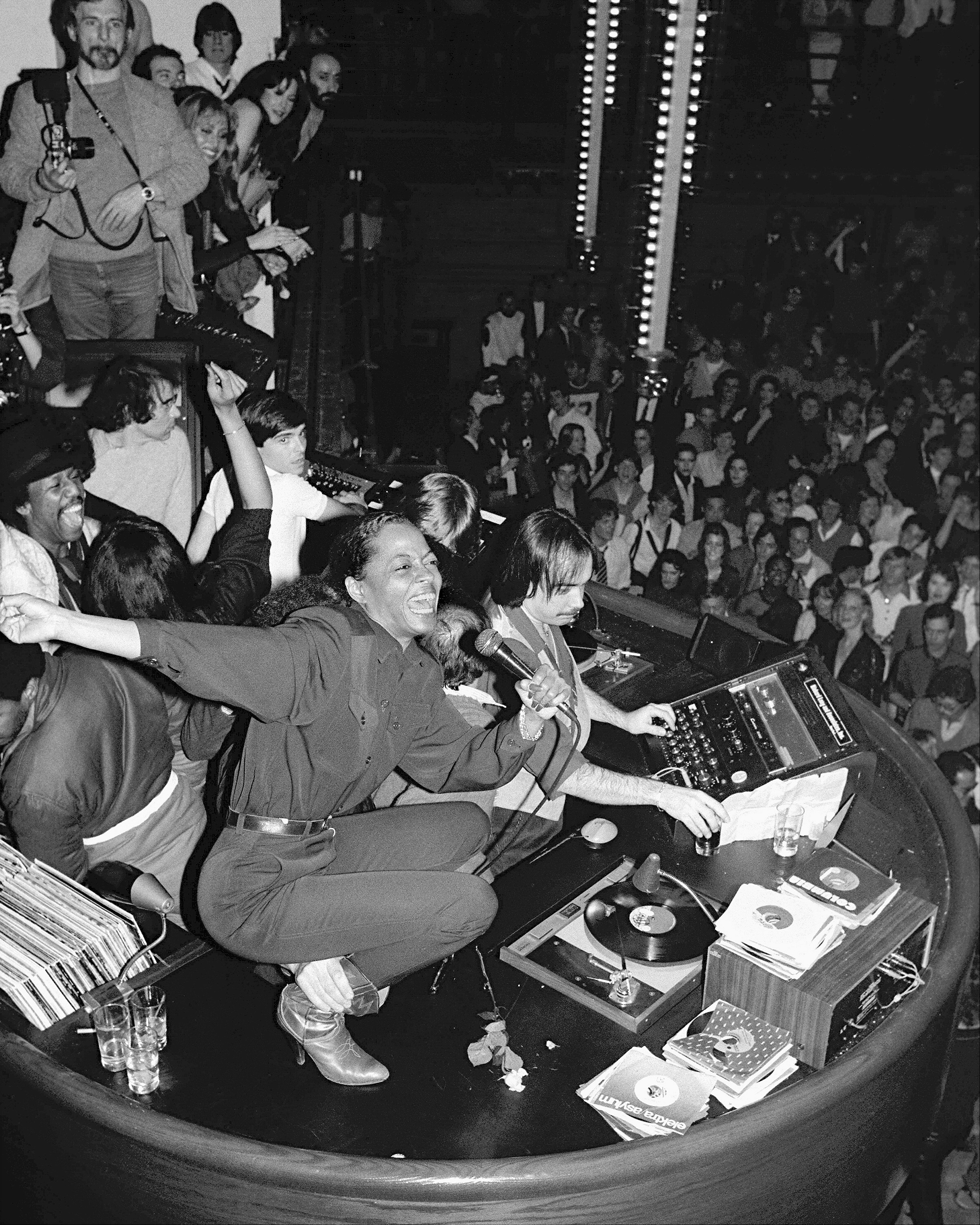 Diana Ross cantando no Studio 54. (Foto: Richard Corkery/NY Daily News Archive via Getty Images)