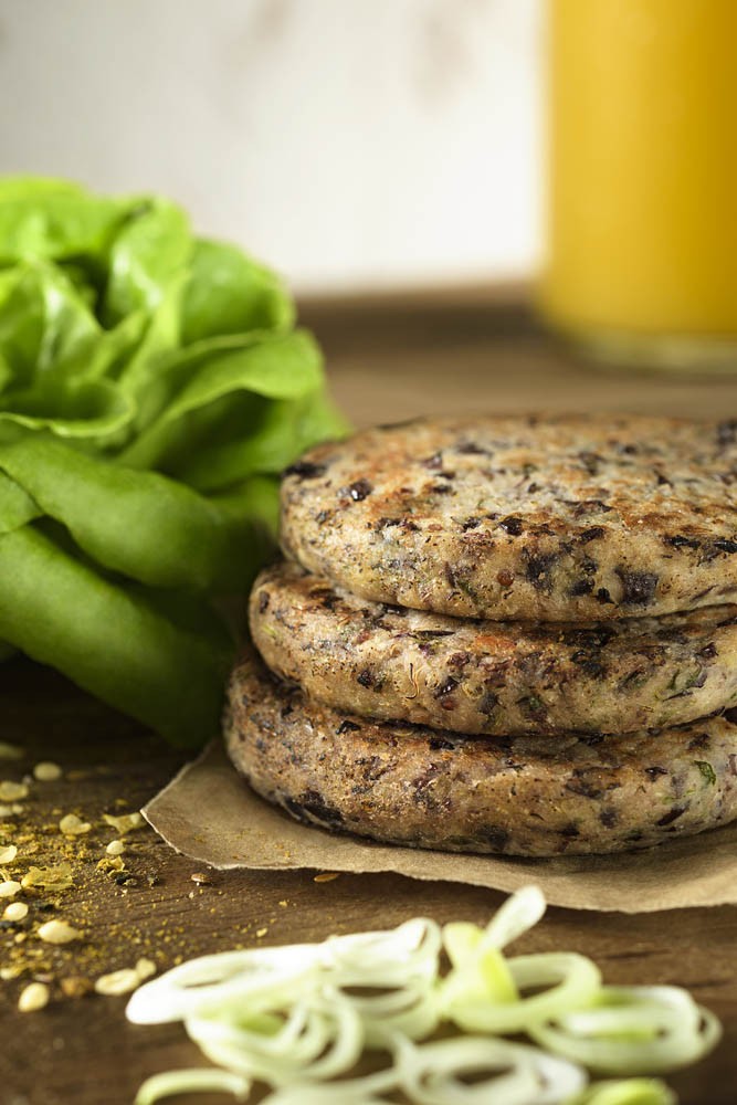 A quinoa burger is an alternative to salads (Image: Disclosure)