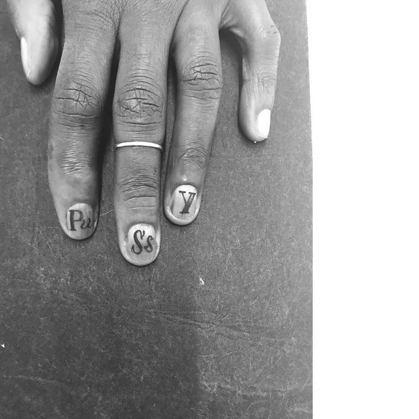 Tatuagem agora é feita nas unhas (Foto: Reprodução/Instagram) Tatuagem agora é feita nas unhas (Foto: Reprodução/Instagram)