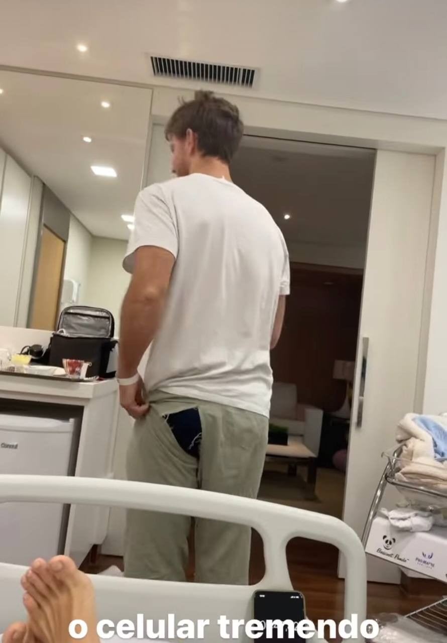 Isa Scherer mostra marido com a calça rasgada (Foto: Reprodução / Instagram)
