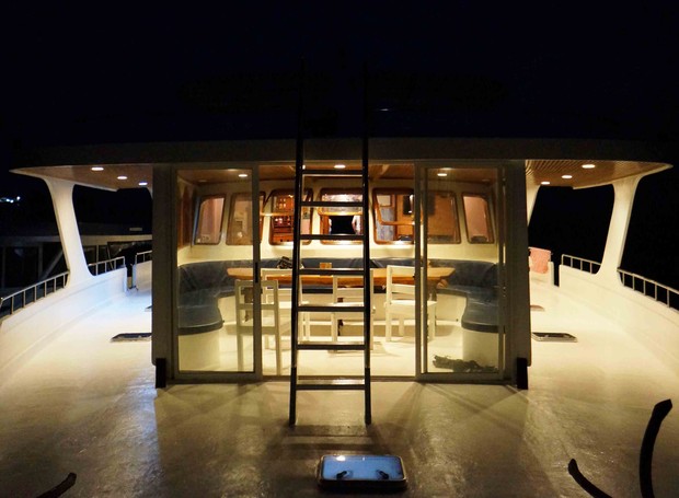 Área externa do barco, Dhinasha (Foto: Reprodução / Instagram)