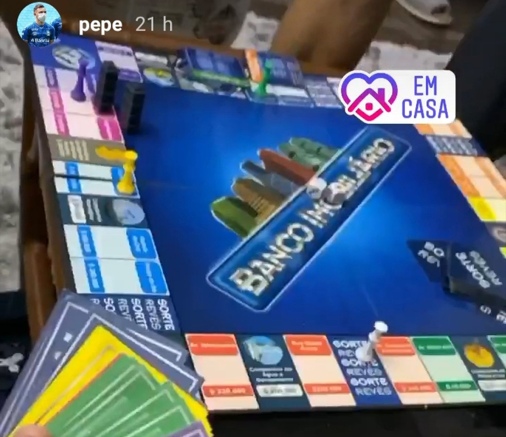 Pepê cumpre quarentena com jogos de tabuleiro — Foto: Reprodução / Instagram