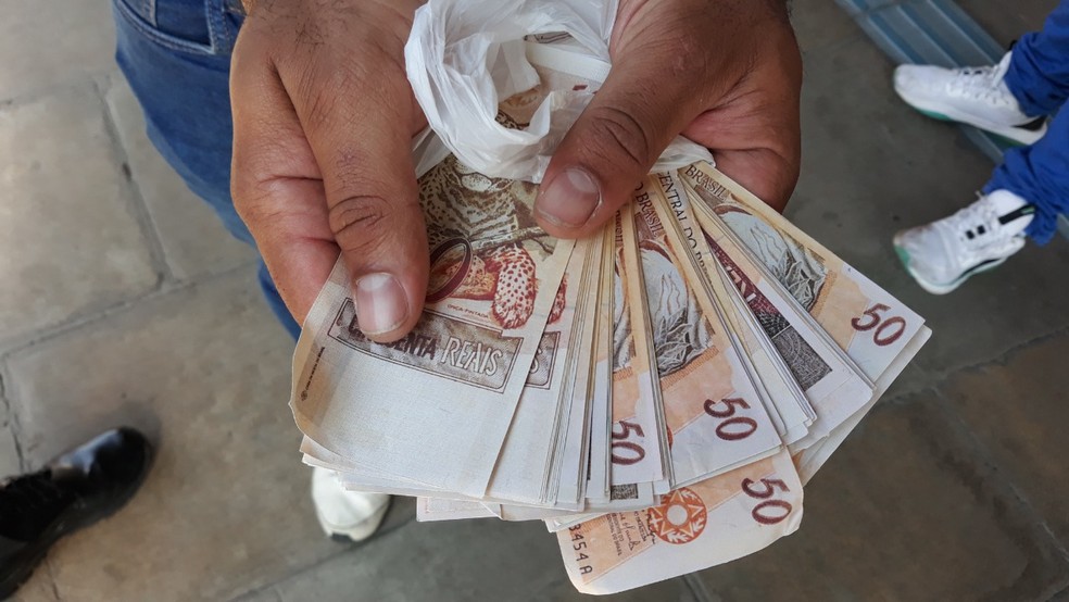 Trio &eacute; detido pela GMJ com R$ 40 mil em notas falsas &mdash; Foto: Reprodu&ccedil;&atilde;o/Guarda Civil Municipal