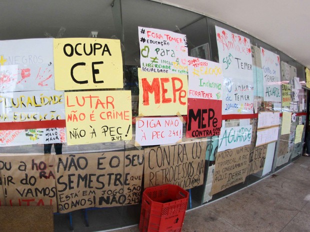 Na UFPE, 11 prédios seguem ocupados até a sexta (11) (Foto: Marlon Costa/Pernambuco Press)