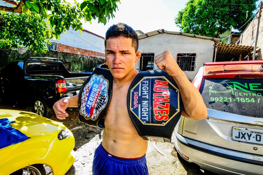 Da lavagem de carro ao octógono: atleta do AM se prepara para evento de MMA
