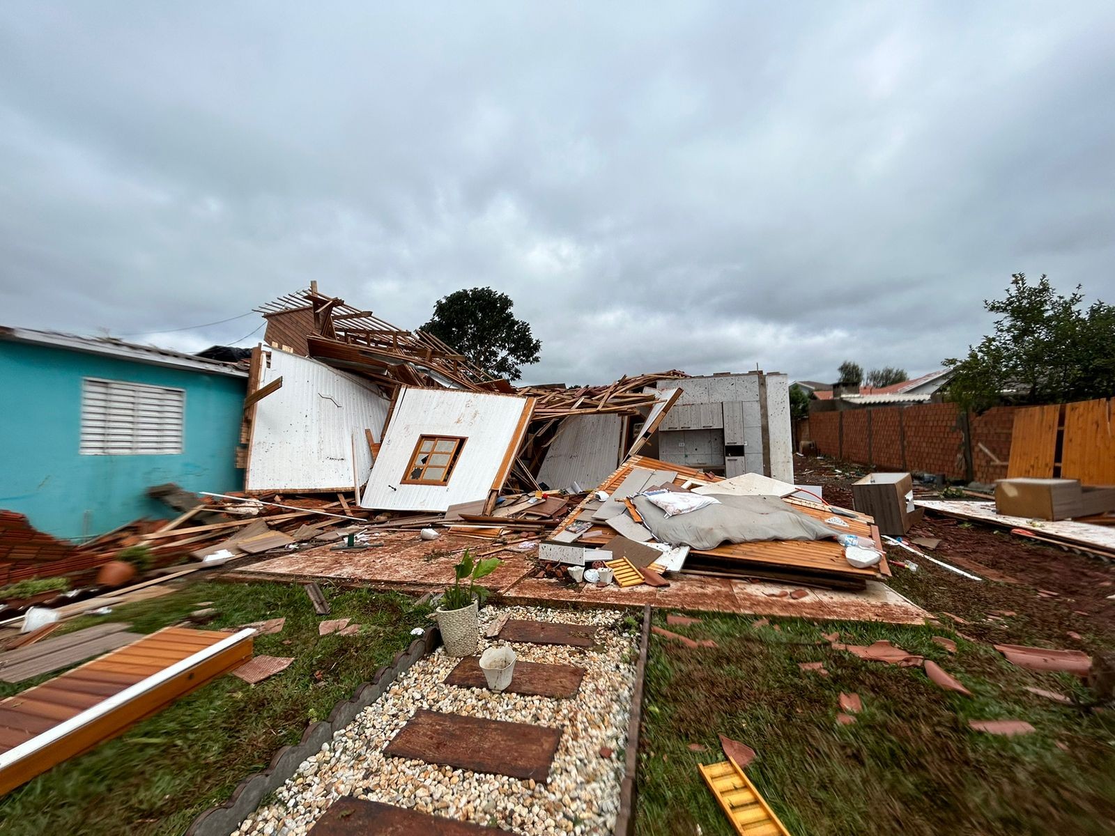 RS tem 425 desabrigados e 433 desalojados após passagem de ciclone, aponta Defesa Civil