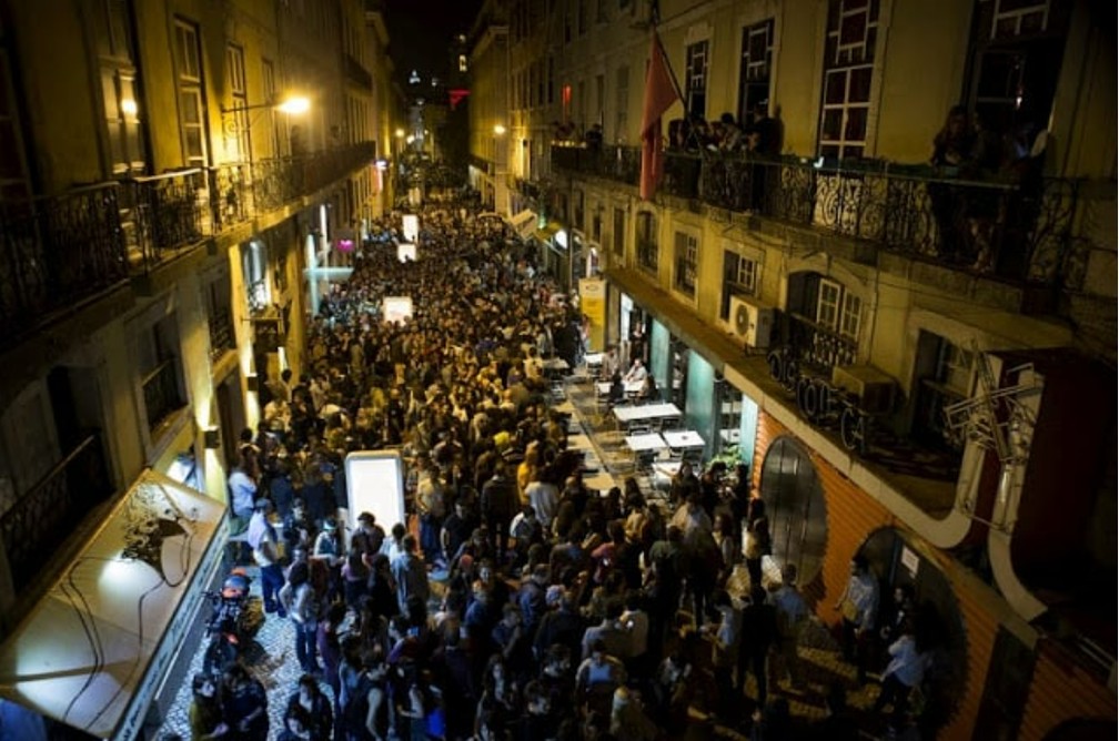 Cais do Sodré é o centro da vida noturna em Lisboa. — Foto: Reprodução