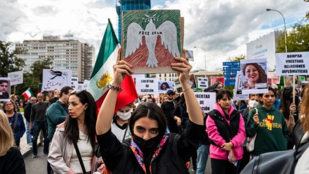 Protestos sobre o que está acontecendo no Irã atingiram várias capitais mundiais — Foto: GETTY IMAGES/via BBC