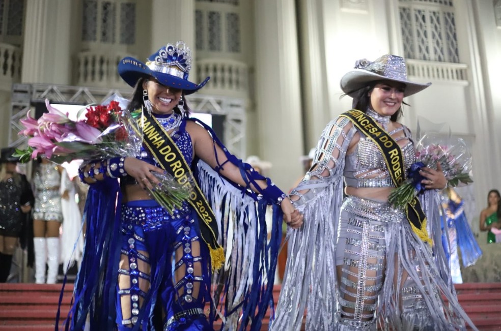 Sarah Aiache, a Rainha do Rodeio e Lohana Martins, a Princesa — Foto: Divulgação/Secom