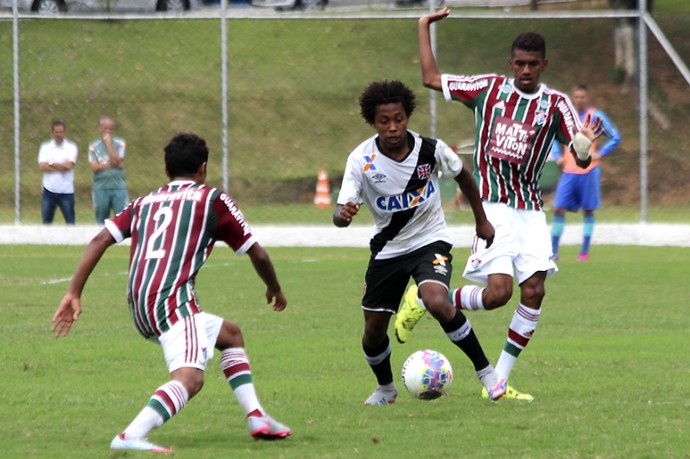 Paulo Vitor em ação: garoto marcou duas vezes em clássicos, inclusive contra o ex-clube (Foto: Carlos Gregório / Vasco.com.br)
