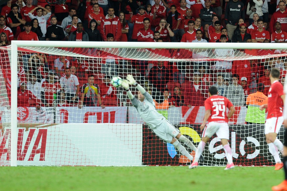 Marcelo Lomba voa na Copa do Brasil — Foto: Wesley Santos/Agência PressDigital