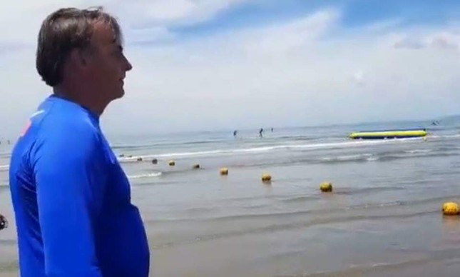 O presidente Jair Bolsonaro no litoral paulista
