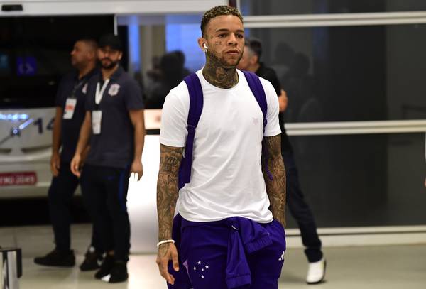 Rafael Bilu, do Cruzeiro, negocia transferência para o CRB no futebol brasileiro.