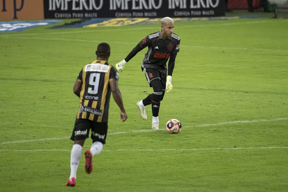 Gabriel Batista no jogo contra o Volta Redonda, pela semifinal do Campeonato Carioca — Foto: Alexandre Vidal / Flamengo