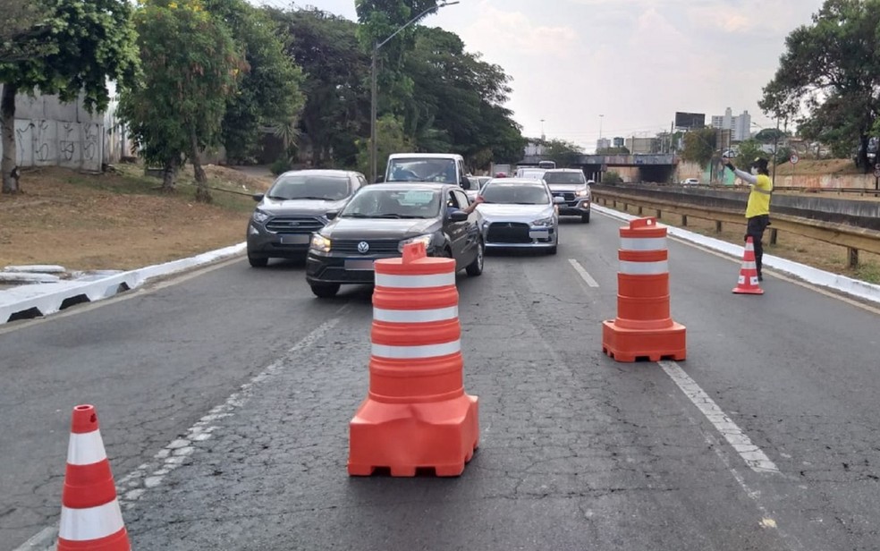Trecho da Marginal Botafogo está interditado em Goiânia, Goiás — Foto: Divulgação/SMM