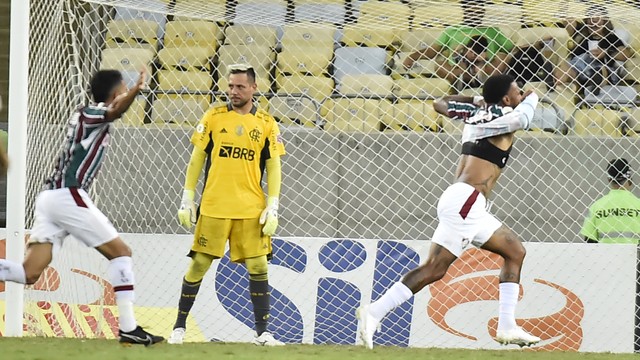 Abel comemora o terceiro gol do Fluminense contra o Flamengo