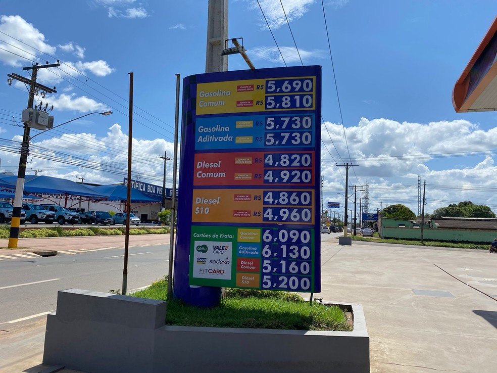 Gasolina comum em um posto do bairro Buritis, em Boa Vista, registra R$ 5,69 — Foto: Caíque Rodrigues/G1 RR