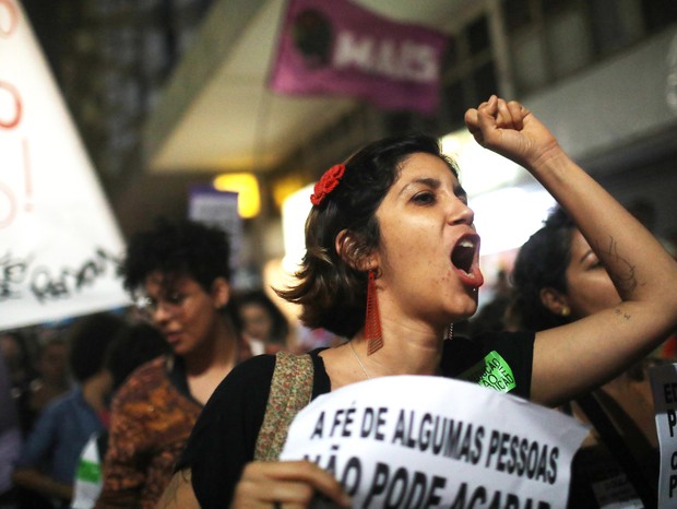 Atos contra a aprovação da proposta que proibe o aborto se espalharam pelo Brasil (Foto: Mario Tama/Getty Images)