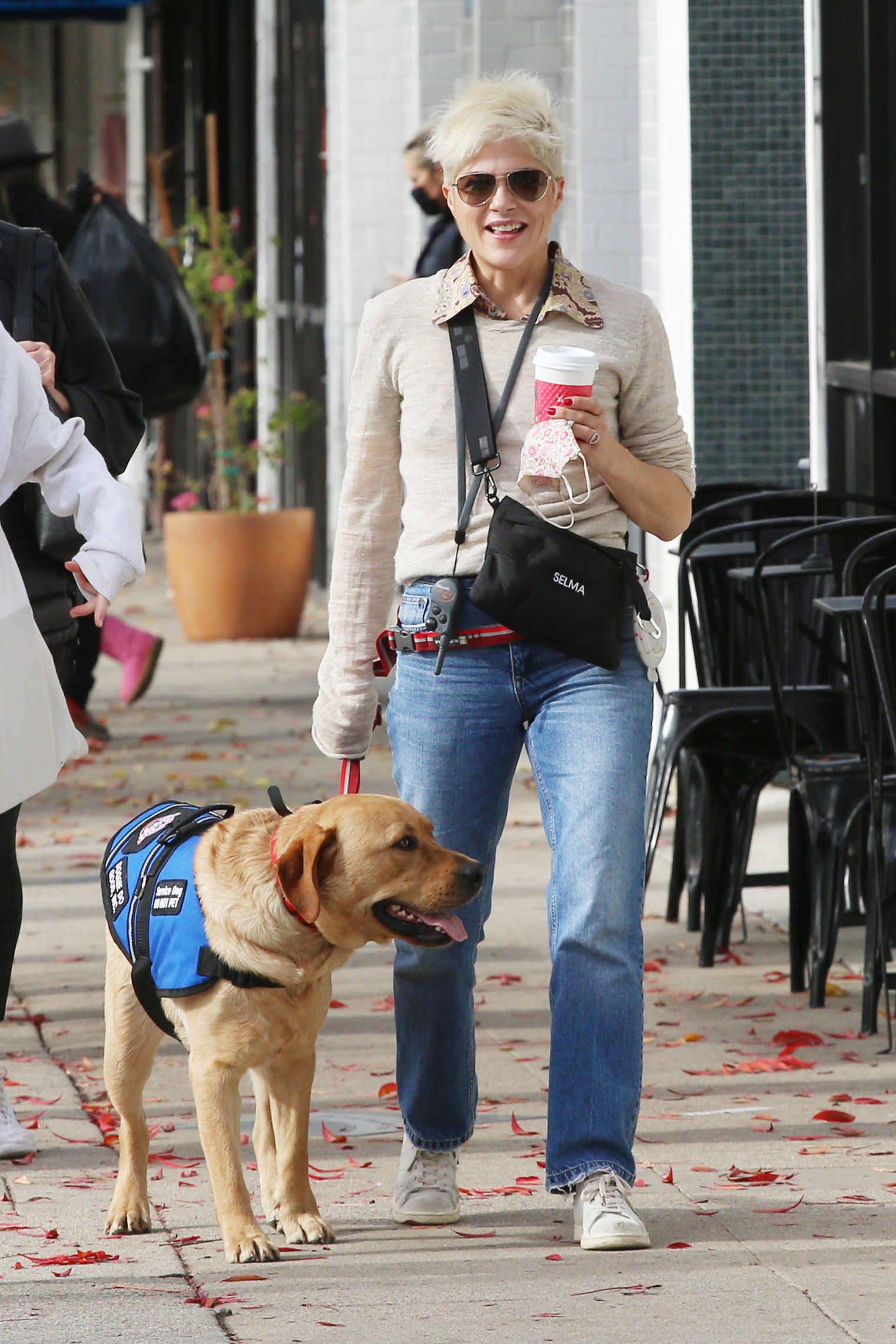 Selma Blair com Scout (Foto: The Grosby Group)