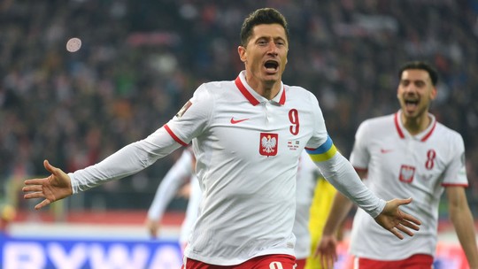 Lewa garantido, Ibra fora: Polônia vence a Suécia e se classifica para a Copa
